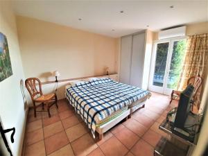 RQ000-03 ROQUEBRUNE SUR ARGENS Villa climatisée 5 pièces 8 couchages Piscine privée