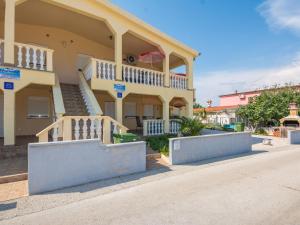 Apartment Apartment Delic Pejic 2 by Interhome