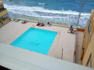 Apartamento playa Canteras y piscina