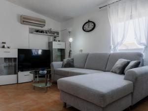 Apartment Apartment Sostaric by Interhome