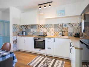 Apartment Wohnung Srića by Interhome