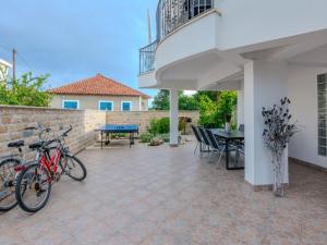 Holiday Home Holiday home Lucic by Interhome