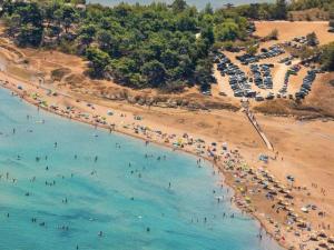 Holiday Home Strandhaus mit Pool in Meeresnähe by Interhome