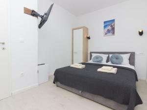 Holiday Home Holiday home Sandra by Interhome