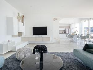 Holiday Home Charmantes Ferienhaus in Vinišće mit Privatem Pool und Meerblick by Interhome