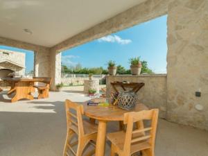 Holiday Home Villa mit beheiztem Pool- schöne Aussicht- Strandnähe by Interhome