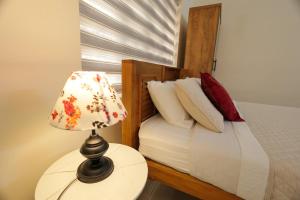 Luxury Oasis 3BR AC Villa- Garden & Balcony Lounge