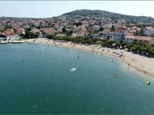 Apartment Strandappartement Ana mit Meerblick- Garten- Grillplatz by Interhome