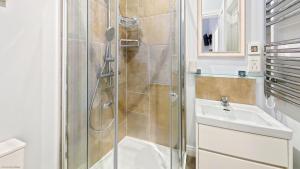 Low Lake Lodge - Lakeside - Part of the The Bay Filey Holiday Village with pool, gym and direct beach access, pub, restaurant, tennis and meadows walks