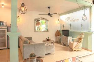 2 BR Central Seminyak Villa Hibiscus Walk to shop and Beach