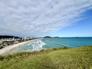 200m da praia | 133m² | Churrasqueira | 8 pessoas