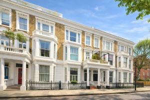Charming Apartment in West Kensington with Free Parking by Yoko Property