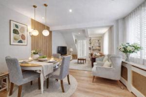 Charming Apartment in West Kensington with Free Parking by Yoko Property