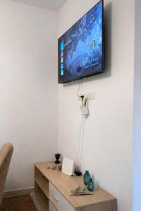 Bright & Cozy Apartment with Terrace