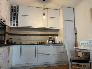 Modern apartment plus FREE parking , near city center, shopping center Big and city quarter