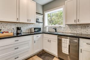 1 Mi to Beltline Access Quiet Getaway with Patio