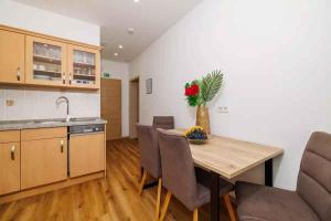 Apartments with Pool in Crikvenica 54888