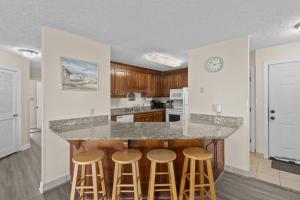 Salty Breeze & Poolside Ease By Beach Star