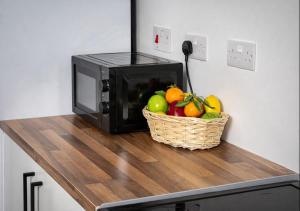 Stylish 2-Bedroom Flat near City Hospital with Free Parking and Fast WiFi