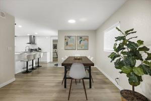 Zen Work RetreatSleeps10 Min to Mall& Conv Ctr