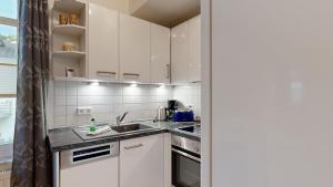 strandnahe FeWo mit Schwimmbad im Haus, Liebeskind 01, Binz