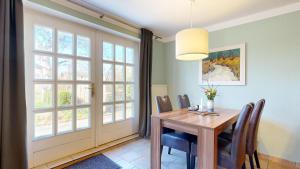 Ferienhaus Fischerhaus, Doppelhaushälfte, Terrasse und Garten, Lancken Granitz