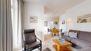 strandnahe FeWo mit Schwimmbad im Haus, Liebeskind 80, Binz