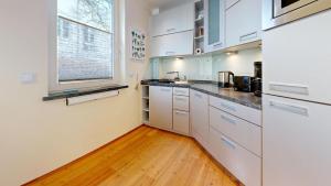 strandnahe FeWo mit 2 Schlafzimmern und Terrasse, Villa am Kurpark, Binz