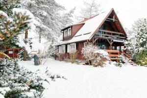 Dom Zielarki z widokiem na jezioro, sauna, balia