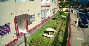 Apto 2 quartos a 50 metros do Perequê