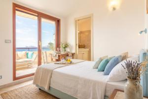 ClickSardegna Attic Vittoria with terrace facing the sea and parking space