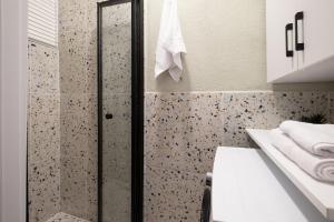 Fully Renovated 2BR Flat in Center of Moda