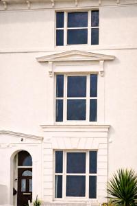 Beach View - A Truly Stunning House Opposite The Sea! Sleeps 10! Families, Friends, Contractors and Pets areWelcome!