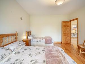 5 Bed in Westport oc-ii06251