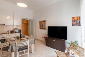 GuestHost - Bright Apartment in Sanremo Center