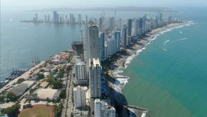 Vive Cartagena magica frente al mar y lago