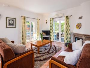 Holiday Home 4-Schlafzimmer-Villa R2- Garten- Pool- Strand by Interhome