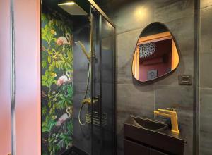 Central 2BR with Designer Interior and Work Desk