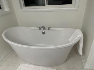 Serene Escape Near Niagara Falls - Premium