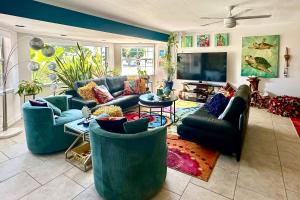 1 Mi to Dtwn: Sun-Soaked Cape Coral Getaway!