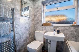 Modern 2-Bed Bungalow - Contractor & Business