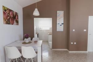 House of Albina- 10 m od mora