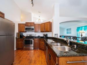 Holiday Home Nur wenige Minuten von Disney Pool- Spa und Seeblick by Interhome