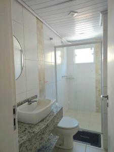 Residencial Atobá - A 240m da praia e mercado, com churrasqueira a carvão