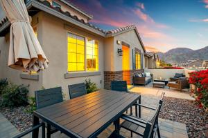 Contemporary Desert Home - Fire Pit & Loft