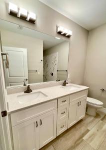 SWFL Lake McGregor Home Entire Home