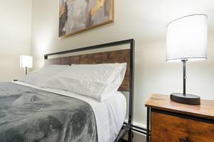 Spacious 2BR - 15m to Times Square - FREE Parking