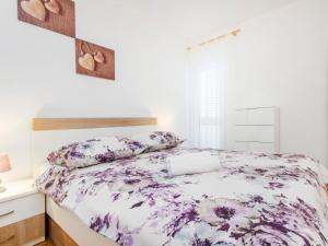 Apartment Wohnung mit Blick auf das Wasser by Interhome