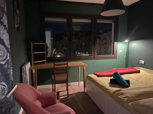 The Green Room at Lemon Tree GuestHouse