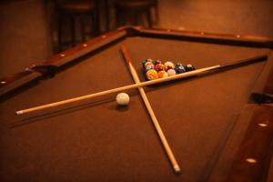 6BD 3BA Heated Pool & Spa Fire-pit BBQ Billiards